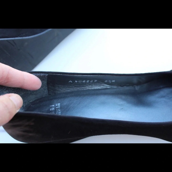 Stuart Weitzman bow wedges - Picture 5 of 8